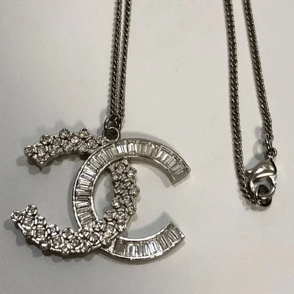 CHANEL CC Logo Rhinestone Pendant Necklace 24" Silver Tone B19V Auth w/Box D-m11 - Picture 3 of 10